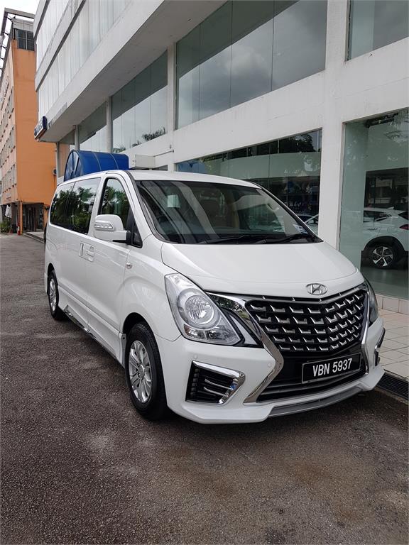 Автомобиль hyundai starex