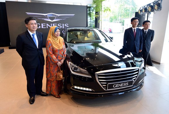 HYUNDAI REDEFINES LUXURY DRIVING WITH THE LAUNCH OF ITS ALL-NEW GENESIS