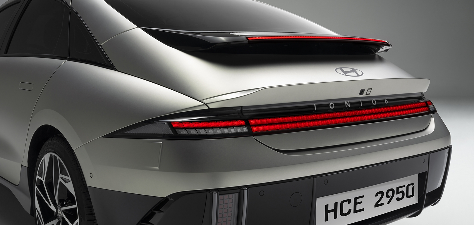 front Parametric Pixel Lights of IONIQ 6